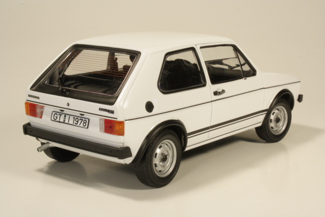 VW Golf 1 GTi 1977, valkoinen