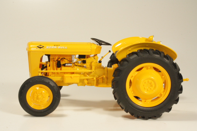 Massey Harris Ferguson 1958, keltainen "Work-Bull"