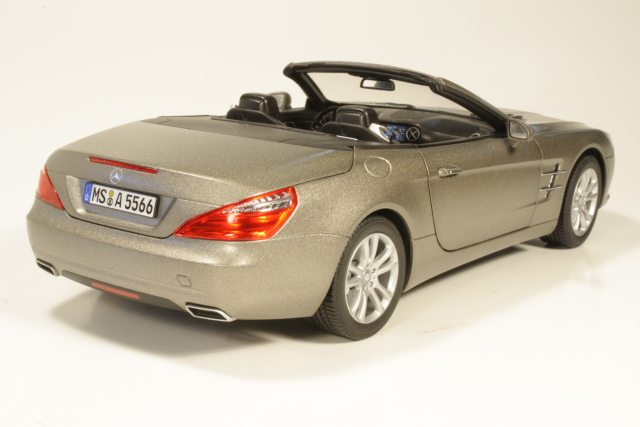 Mercedes SL500 2012, harmaa