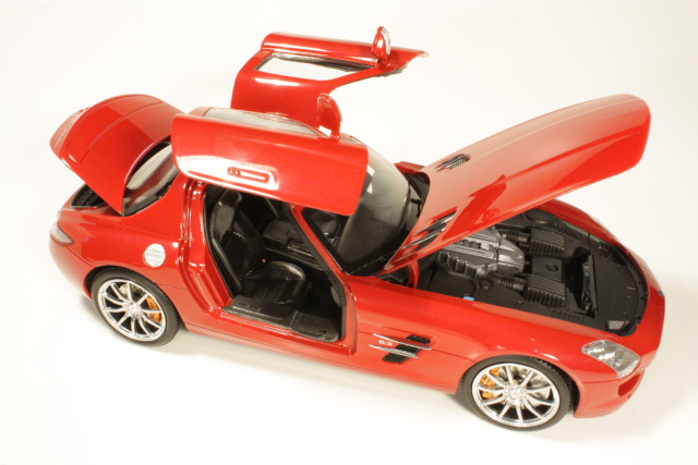 Mercedes SLS AMG (C197) 2010, punainen