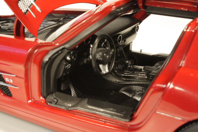 Mercedes SLS AMG (C197) 2010, punainen
