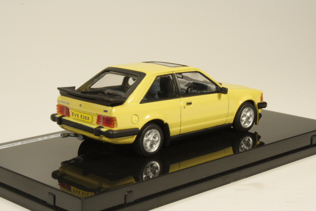 Ford Escort Mk3 XR3, keltainen - Sulje napsauttamalla kuva