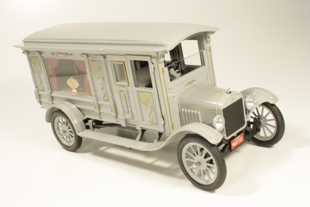 Ford Model T 1921, harmaa "Ruumisauto"