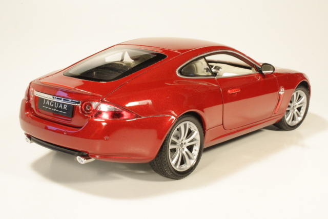 Jaguar XK 4.2 Coupe 2006, red