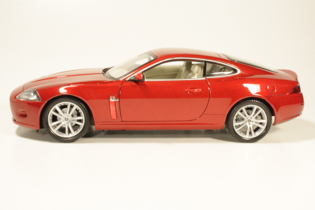 Jaguar XK 4.2 Coupe 2006, red
