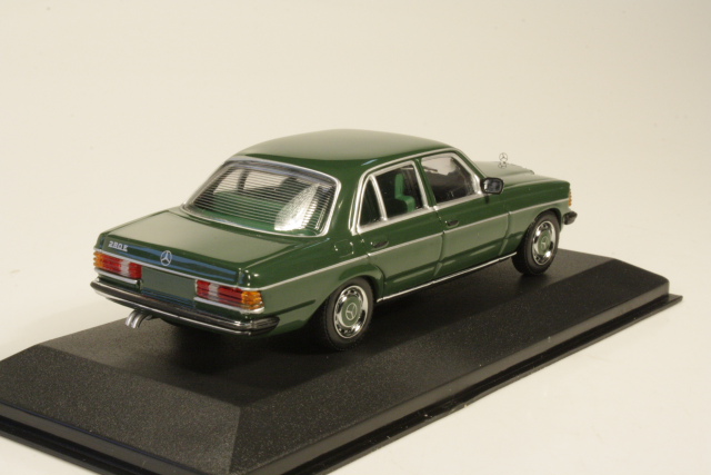 Mercedes 280E (w123) 1982, vihreä