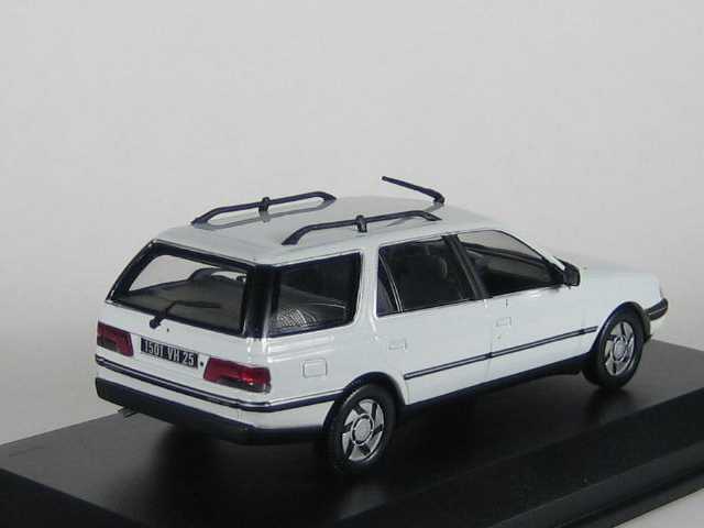Peugeot 405 SRI Break 1990, valkoinen
