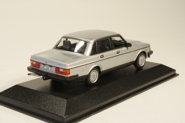 Volvo 240GL 1986, silver