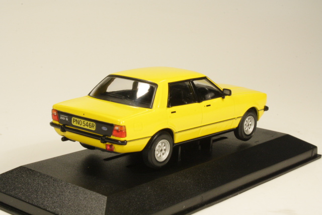 Ford Cortina Mk4 2.0S 1976, keltainen