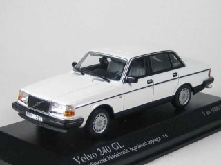 Volvo 240GL 1986, valkoinen