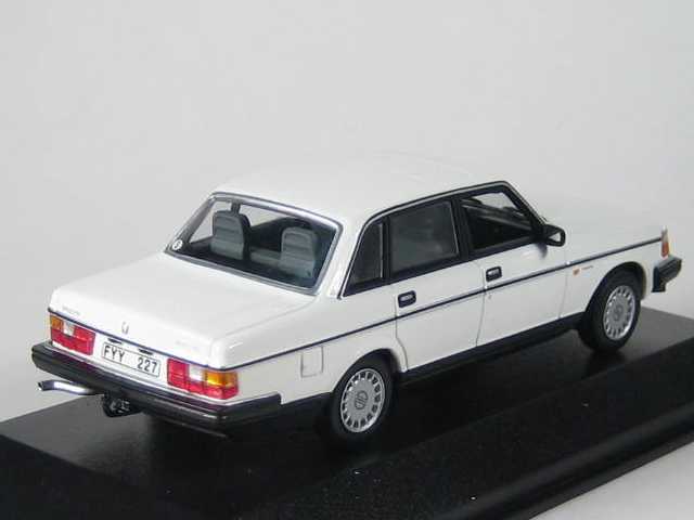 Volvo 240GL 1986, white