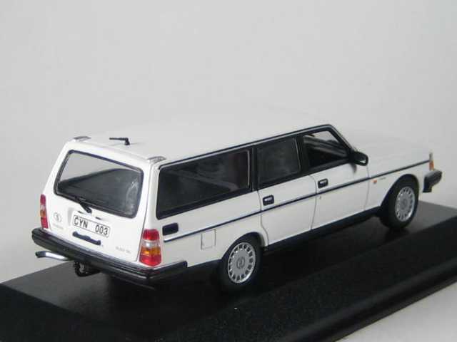 Volvo 240GL Break 1986, valkoinen