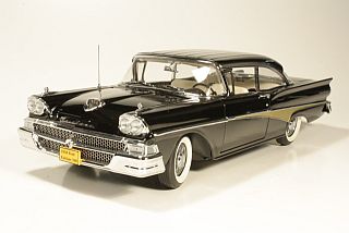 Ford Fairlane 500 Hard Top 1958, musta
