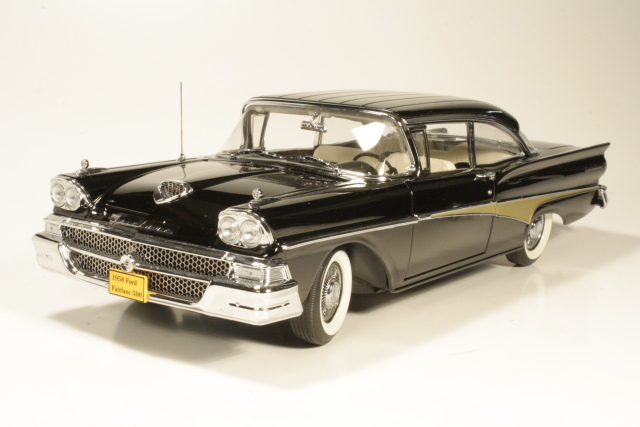 Ford Fairlane 500 Hard Top 1958, black
