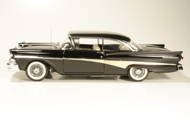 Ford Fairlane 500 Hard Top 1958, black