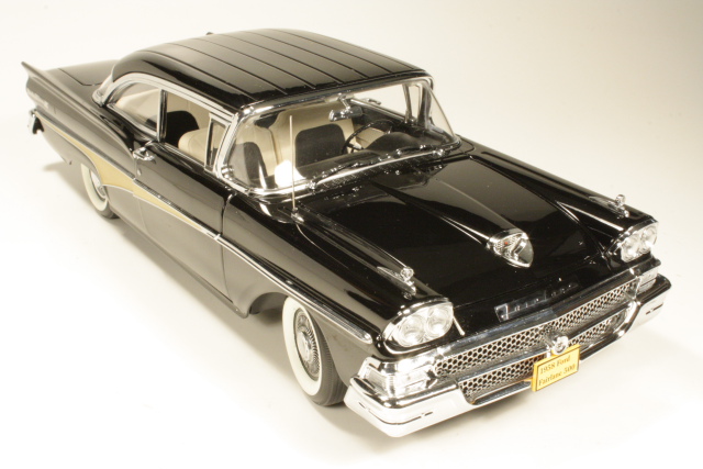 Ford Fairlane 500 Hard Top 1958, black