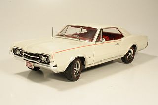 Oldsmobile 442 Coupe 1967, valkoinen