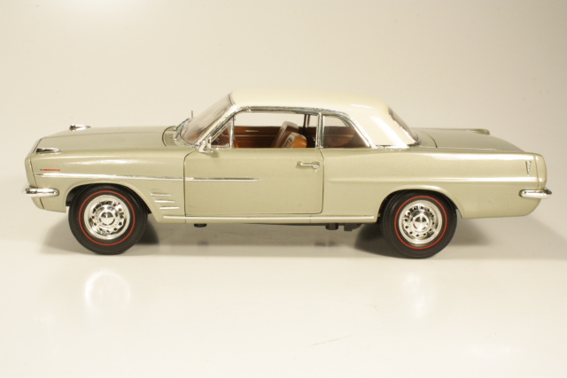 Pontiac Le Mans Coupe 1963, beige