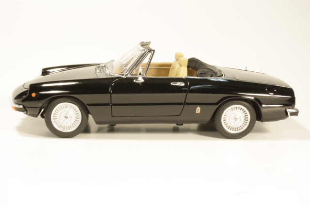 Alfa Romeo Spider 2000 Veloche 1997, musta