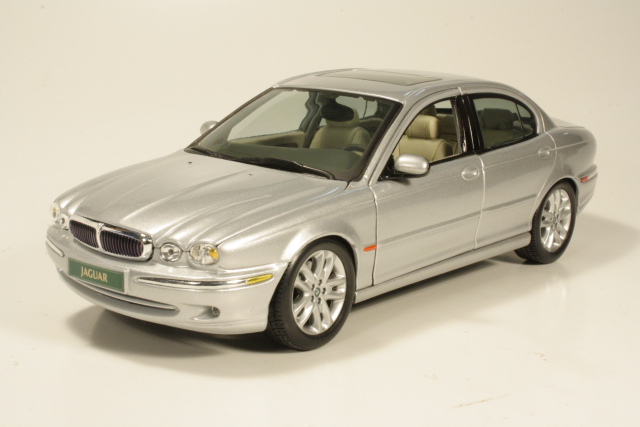 Jaguar X-Type 3.0 V6 AWD Executive 2002, silver