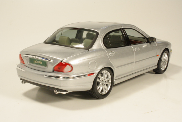 Jaguar X-Type 3.0 V6 AWD Executive 2002, silver