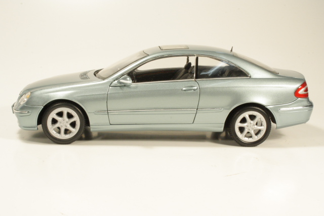 Mercedes CLK320 (w209) 2003, light green