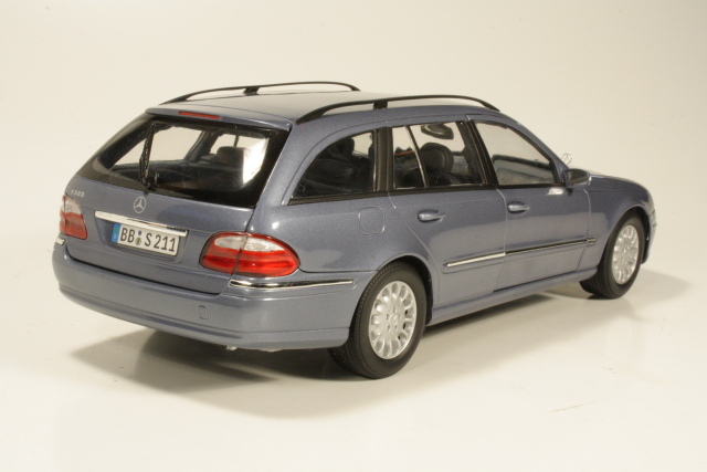 Mercedes E320T (w211) Elegance 2003, sininen - Sulje napsauttamalla kuva