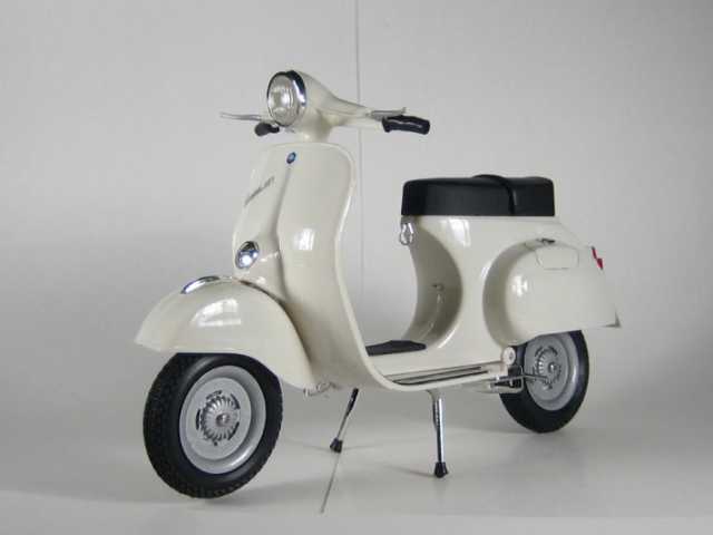 Vespa 125 Primavera 1968, valkoinen