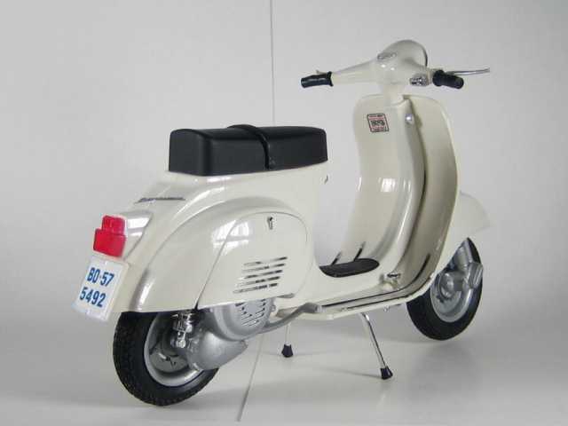 Vespa 125 Primavera 1968, valkoinen