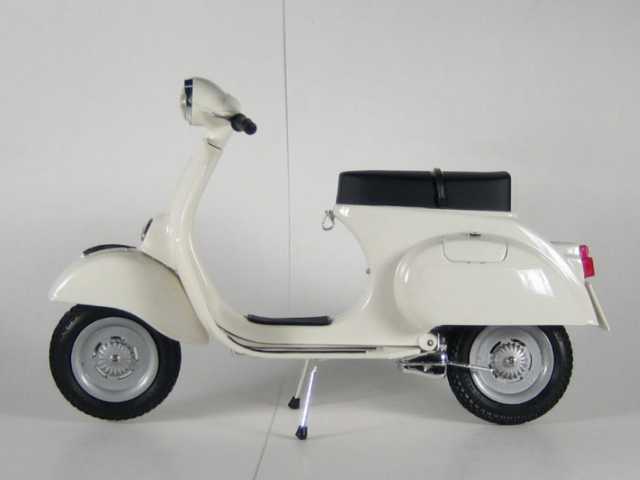 Vespa 125 Primavera 1968, valkoinen