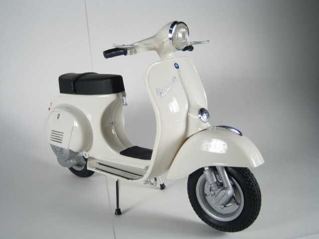 Vespa 125 Primavera 1968, valkoinen