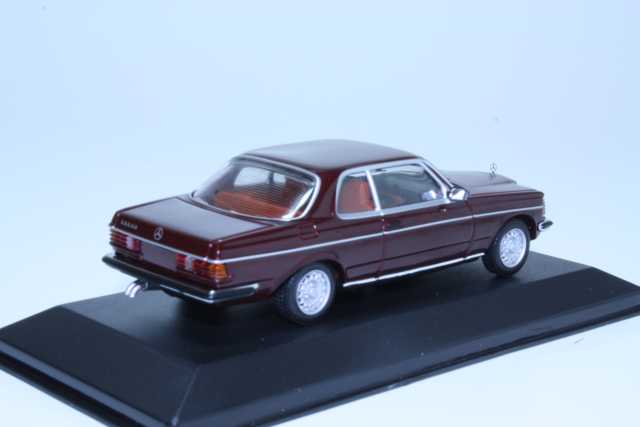Mercedes 280CE (C123) 1976, tummanpunainen