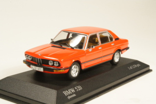 BMW 520i 1972, red