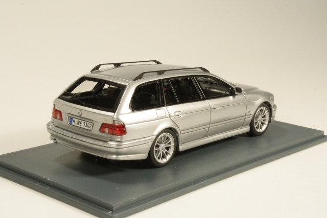 BMW 530D Touring (E39) 2002, silver