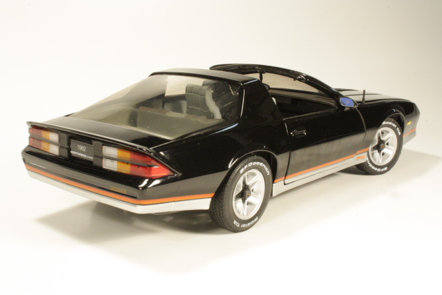 Chevrolet Camaro Z28 1982, musta