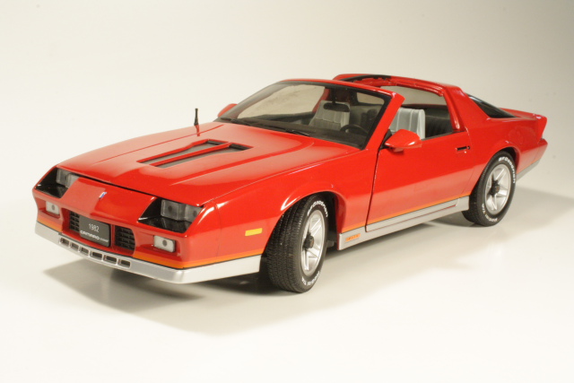 Chevrolet Camaro Z28 1982, punainen