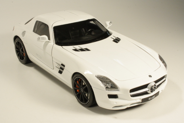 Mercedes SLS AMG (C197) 2010, white