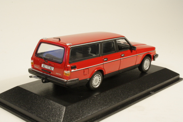 Volvo 240GL Break 1986, red