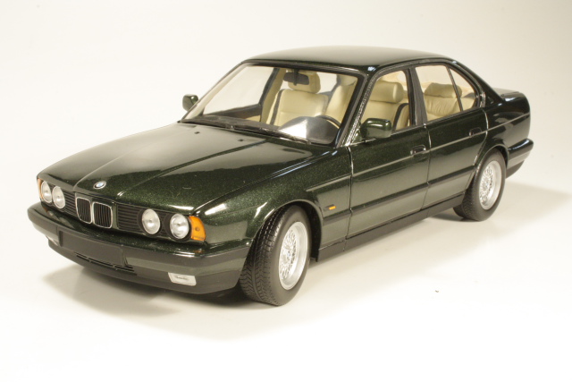 BMW 535i 1988, metallin vihreä