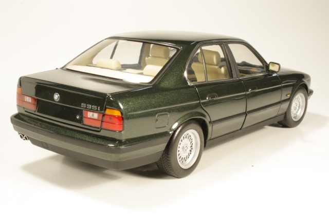 BMW 535i 1988, metallin vihreä