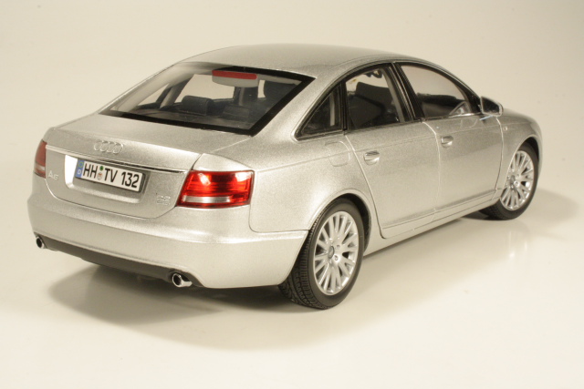 Audi A6 3.2 Quattro 2004, hopea - Sulje napsauttamalla kuva