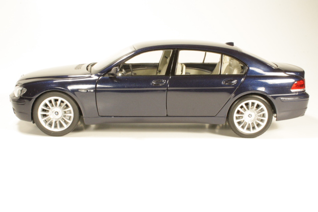 BMW 760Li V12 2007, tummansininen