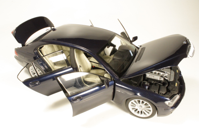 BMW 760Li V12 2007, tummansininen