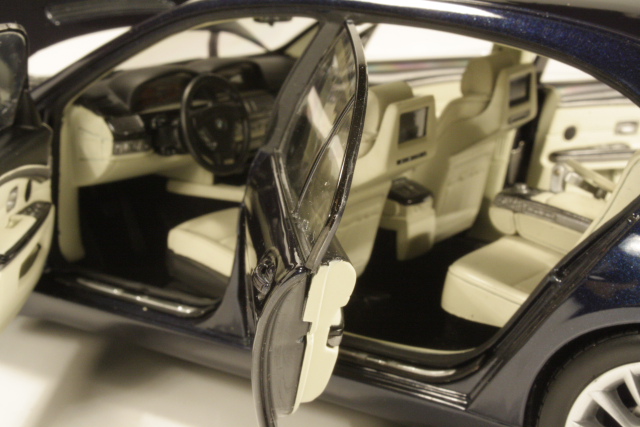 BMW 760Li V12 2007, tummansininen