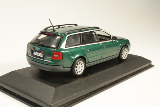 Audi A6 Avant, tummanvihreä