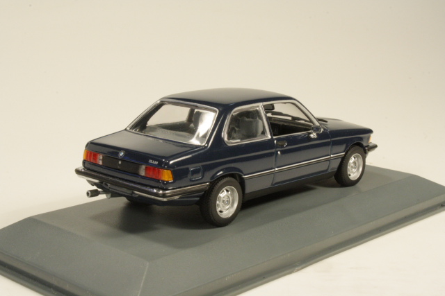 BMW 318 (e21) 1975, dark blue