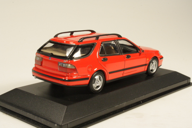 Saab 9-5 Break 1999, punainen