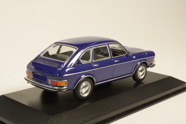 VW 411 LE 1969, sininen