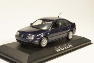 VW Bora, tummansininen