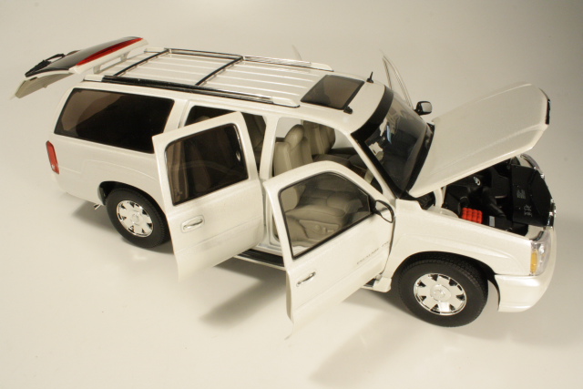 Cadillac Escalade ESV 2003, valkoinen